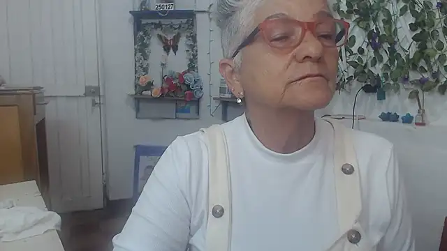 Snapshot of FunnyGrandma chatting on 02-13-25, 01:19 FunnyGrandma online show from 02-13-25, 01:19