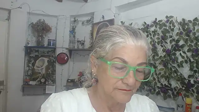 FunnyGrandma online show from 04-03-26, 09:21