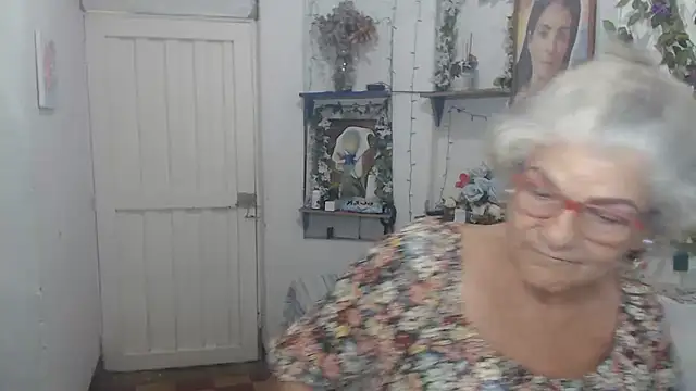 Snapshot of FunnyGrandma chatting on 09-18-25, 01:30 FunnyGrandma online show from 09-18-25, 01:30
