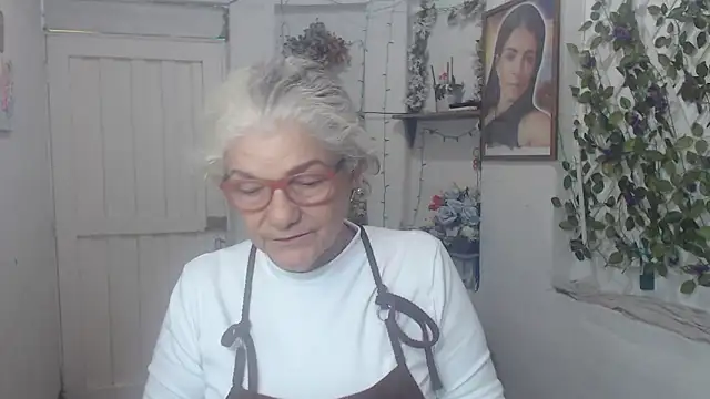 Snapshot of FunnyGrandma chatting on 10-12-25, 10:11 FunnyGrandma online show from 10-12-25, 10:11