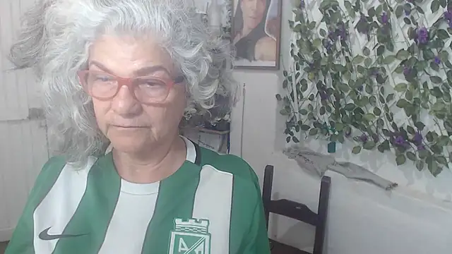 FunnyGrandma online show from 11-14-25, 01:20