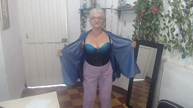 Snapshot of FunnyGrandma chatting on 03-12-25, 09:13 FunnyGrandma online show from 03-12-25, 09:13