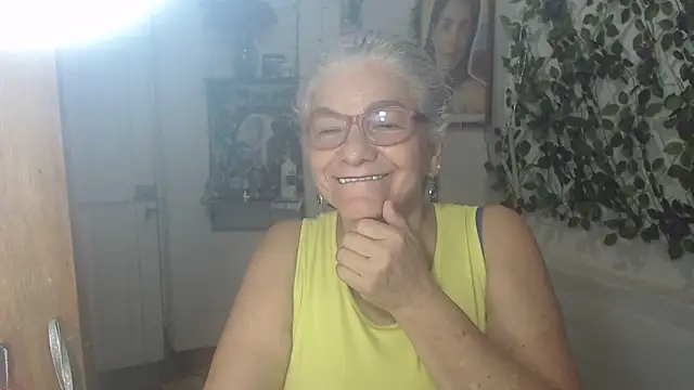 Snapshot of FunnyGrandma chatting on 06-11-26, 12:23 FunnyGrandma online show from 06-11-26, 12:23