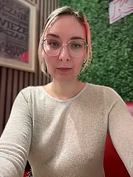 Snapshot of The_Snowwhitee chatting on 03-18-25, 07:12 The Snowwhitee online show from 03-18-25, 07:12