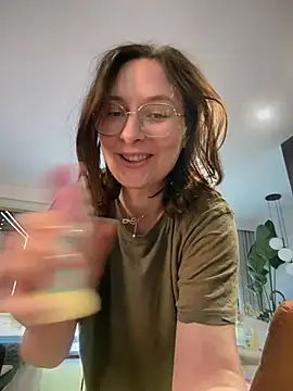 Snapshot of The_Snowwhitee chatting on 05-03-26, 03:15 The Snowwhitee online show from 05-03-26, 03:15
