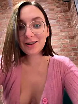 Snapshot of The_Snowwhitee chatting on 10-03-25, 07:15 The Snowwhitee online show from 10-03-25, 07:15
