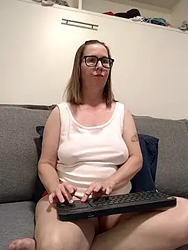 SweetandNaughty1 online show from 05-06-26, 08:02
