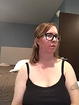 Snapshot of SweetandNaughty1 chatting on 09-17-25, 08:33 SweetandNaughty1 online show from 09-17-25, 08:33