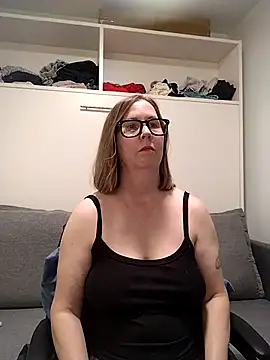 SweetandNaughty1 online show from 06-11-26, 04:09