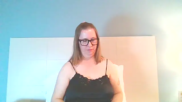 Snapshot of SweetandNaughty1 chatting on 03-17-25, 06:18 SweetandNaughty1 online show from 03-17-25, 06:18