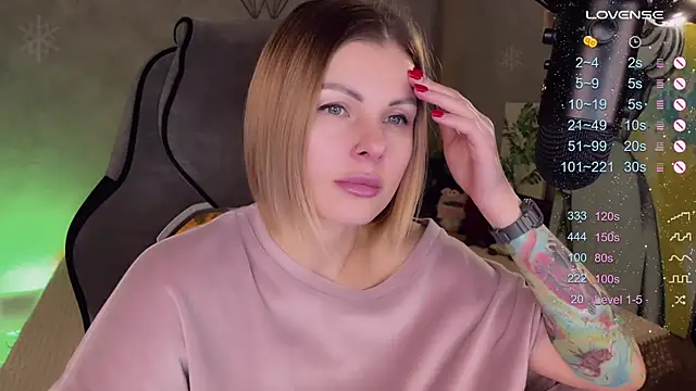 Snapshot of Your_Sweet_Lilu chatting on 12-17-24, 04:00 Your Sweet Lilu online show from 12-17-24, 04:00