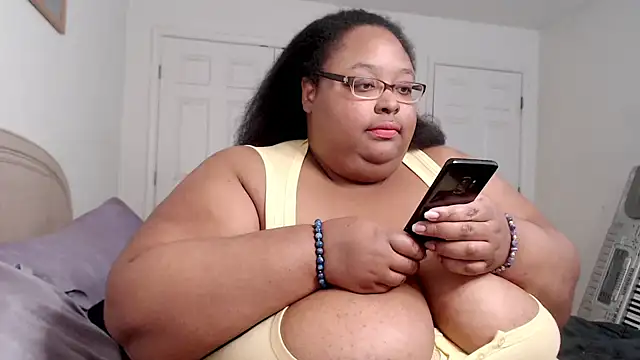 Snapshot of Loves_Aura chatting on 01-20-25, 01:39 Loves Aura online show from 01-20-25, 01:39