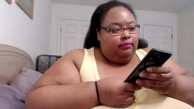 Snapshot of Loves_Aura chatting on 10-25-25, 12:10 Loves Aura online show from 10-25-25, 12:10