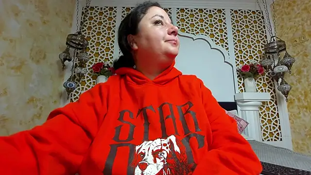 Snapshot of AleshaArabian chatting on 10-15-25, 02:32 AleshaArabian online show from 10-15-25, 02:32