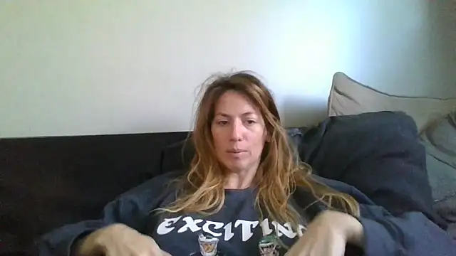 Snapshot of Rhodesxox chatting on 11-17-25, 07:18 Rhodesxox online show from 11-17-25, 07:18