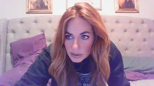 Snapshot of Rhodesxox chatting on 01-08-25, 10:48 Rhodesxox online show from 01-08-25, 10:48