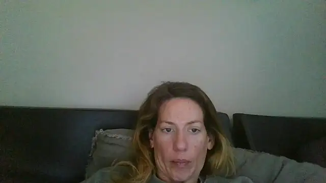 Snapshot of Rhodesxox chatting on 11-05-25, 06:00 Rhodesxox online show from 11-05-25, 06:00