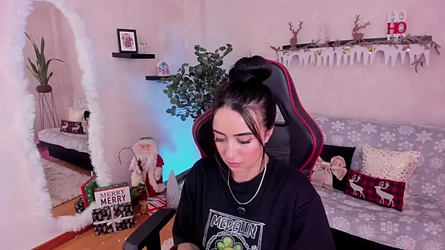 EmmyEvans1 online show from 11-23-25, 07:46