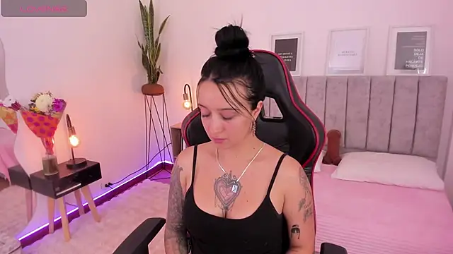 EmmyEvans1 online show from 03-17-25, 07:37