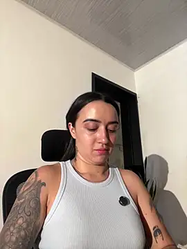 EmmyEvans1 online show from 10-13-25, 07:37