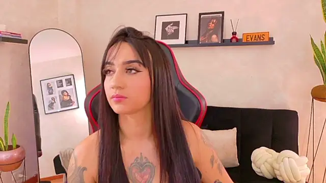 EmmyEvans1 online show from 02-26-26, 07:25