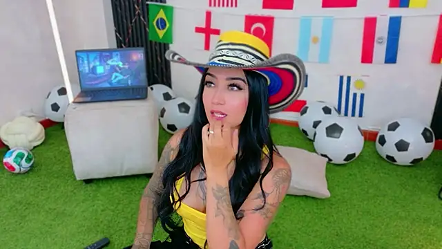 EmmyEvans1 online show from 06-17-26, 07:24