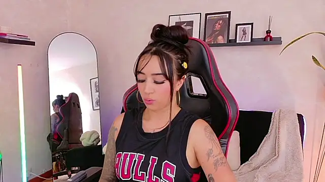 EmmyEvans1 online show from 04-03-26, 07:31