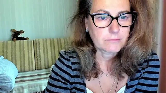 lauraoven online show from 09-30-25, 07:03