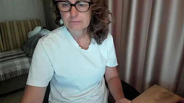 lauraoven online show from 07-22-26, 01:57