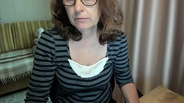 lauraoven online show from 06-18-26, 10:42