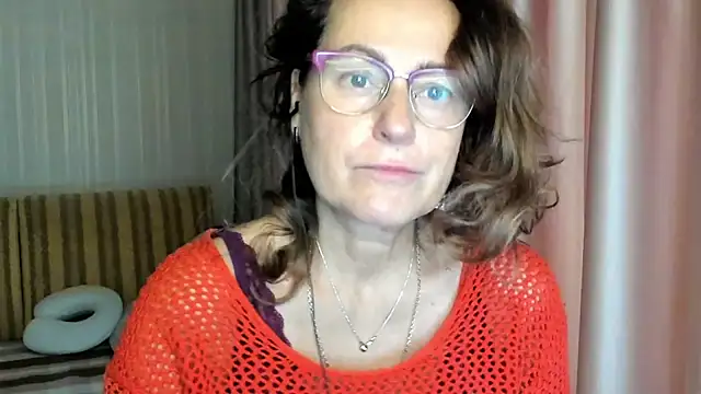 lauraoven online show from 10-15-25, 06:54