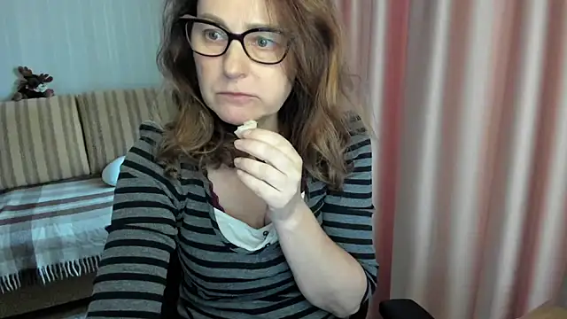 lauraoven online show from 03-10-26, 02:43