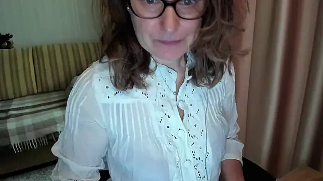 lauraoven online show from 06-21-26, 08:09