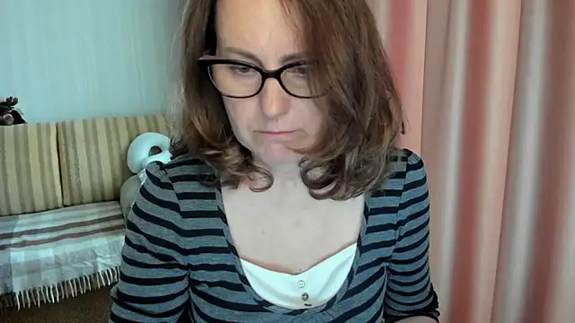 lauraoven online show from 05-06-26, 02:21