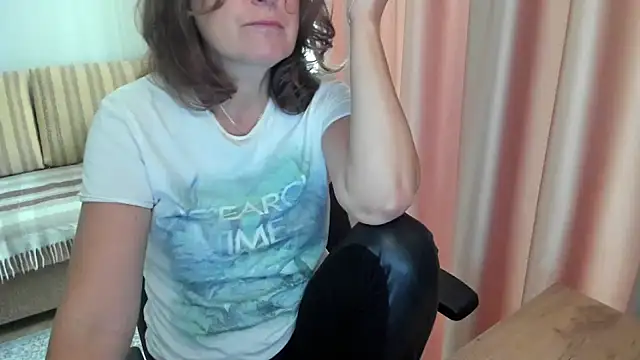 lauraoven online show from 07-15-26, 06:42