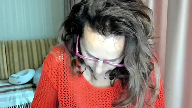 lauraoven online show from 10-13-25, 09:22