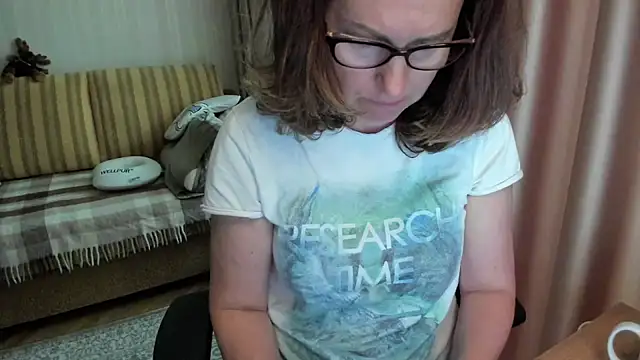 lauraoven online show from 05-26-26, 02:48