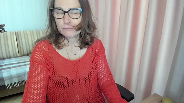 lauraoven online show from 05-02-26, 01:05