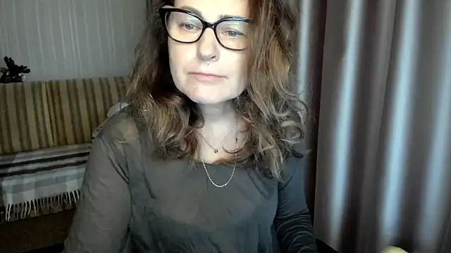 lauraoven online show from 12-17-25, 07:35