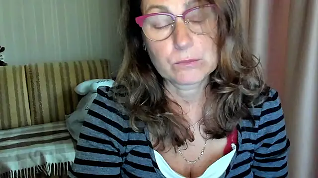 lauraoven online show from 10-02-25, 09:12