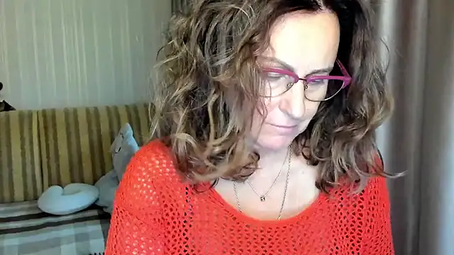 lauraoven online show from 10-06-25, 01:34