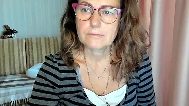 lauraoven online show from 10-18-25, 08:16