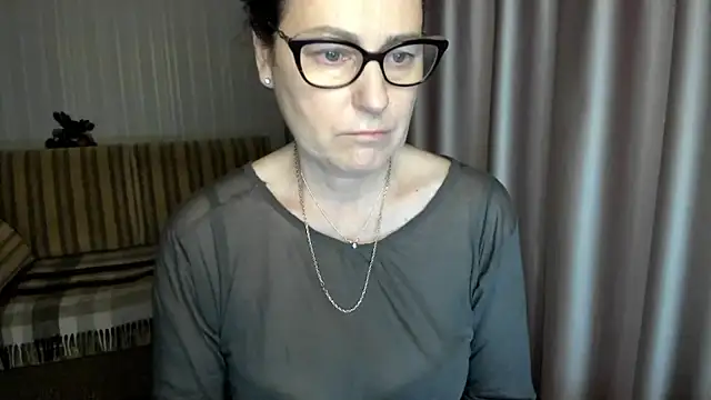 lauraoven online show from 12-21-25, 11:34