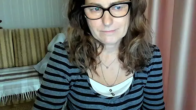 lauraoven online show from 10-29-25, 08:13