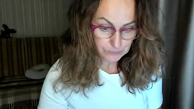 lauraoven online show from 10-16-25, 03:42