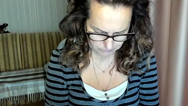 lauraoven online show from 10-24-25, 07:29