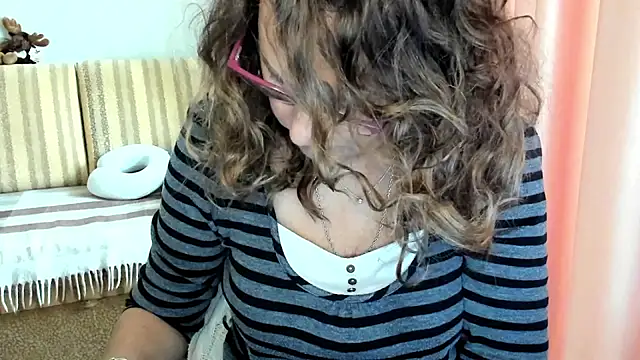 lauraoven online show from 10-20-25, 06:59