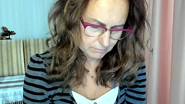 lauraoven online show from 10-21-25, 10:25