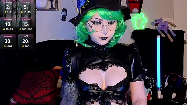 Ivey and James online show from 09-10-25, 08:19