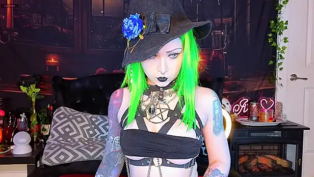 Ivey and James online show from 10-09-25, 07:58